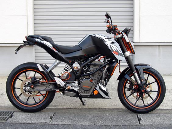 KTM Duke 125 - Issuu