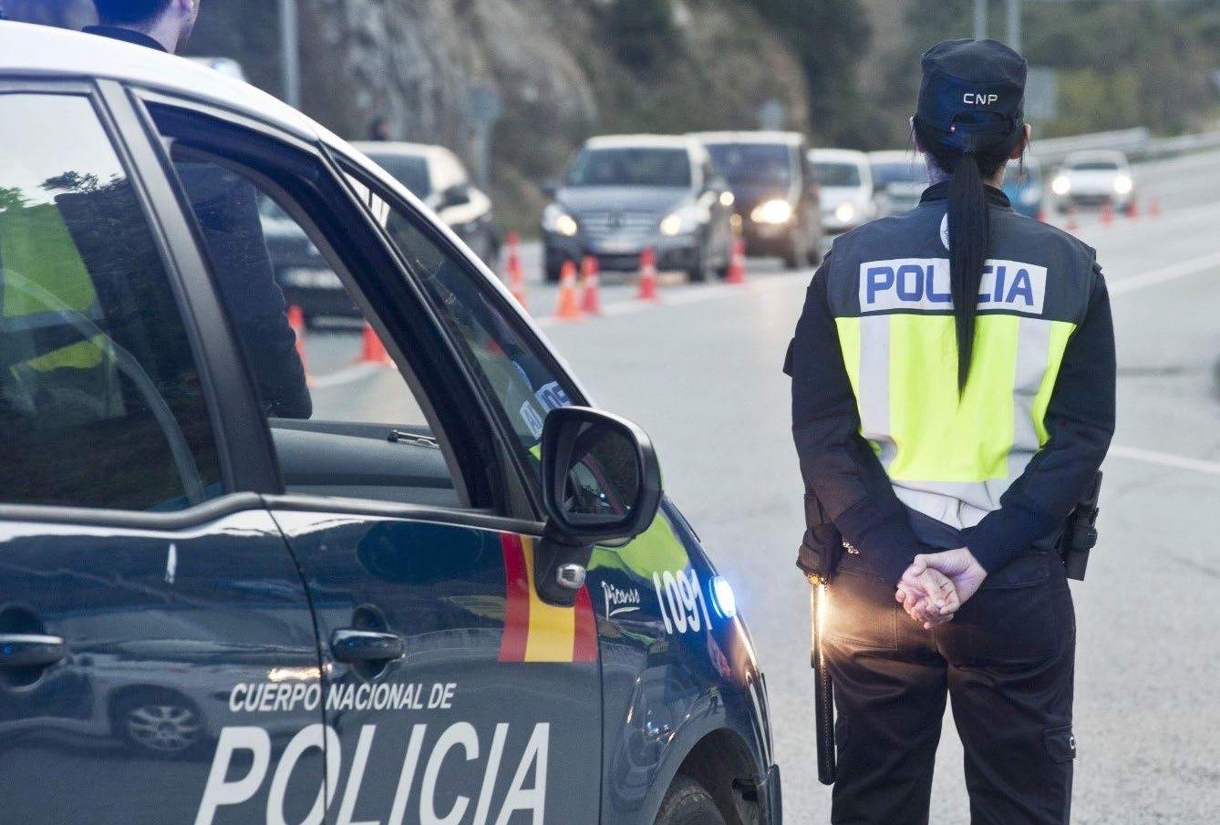 Puede multar la Policía Nacional a los conductores?
