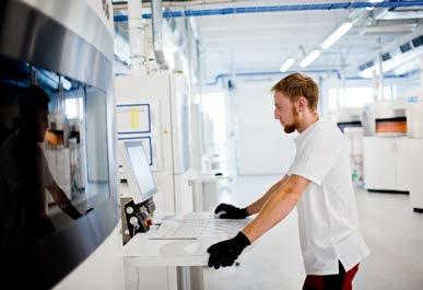 Materialise heeft voor de productie van de brillen een dedicated lijn in de fabriek in Polen.