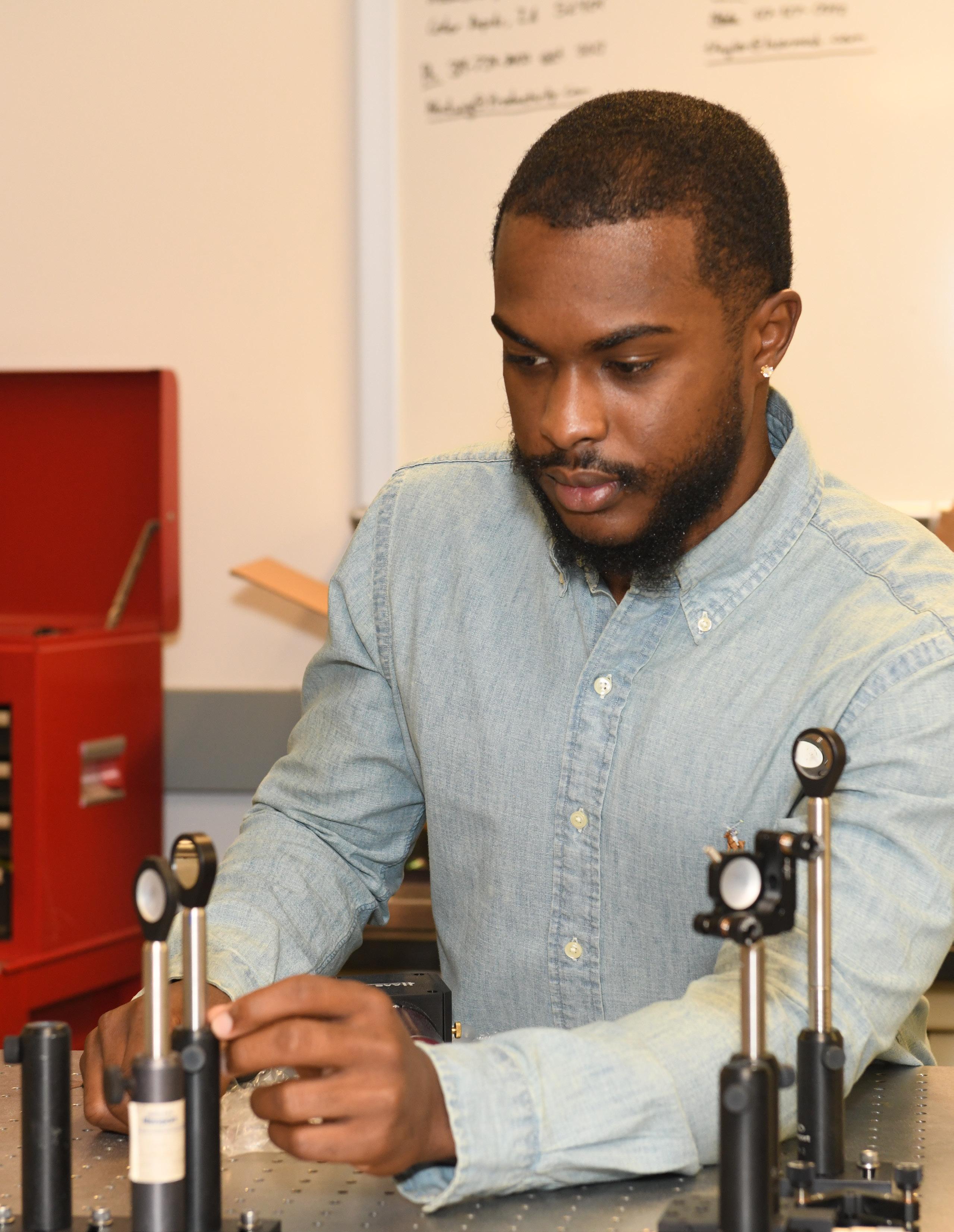 UI researchers use simulations to observe how viruses dry on solid surfaces