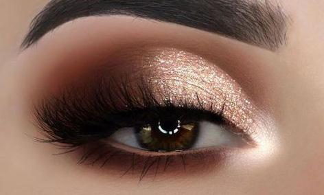 La nueva tendencia del maquillaje Glitter Blom glitter dorado La nueva tendencia del maquillaje Glitter Blom