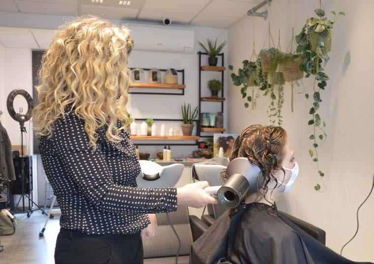 Lezer Sanne wint een ‘Krulbeleving’ bij Kapsalon Haarbalans