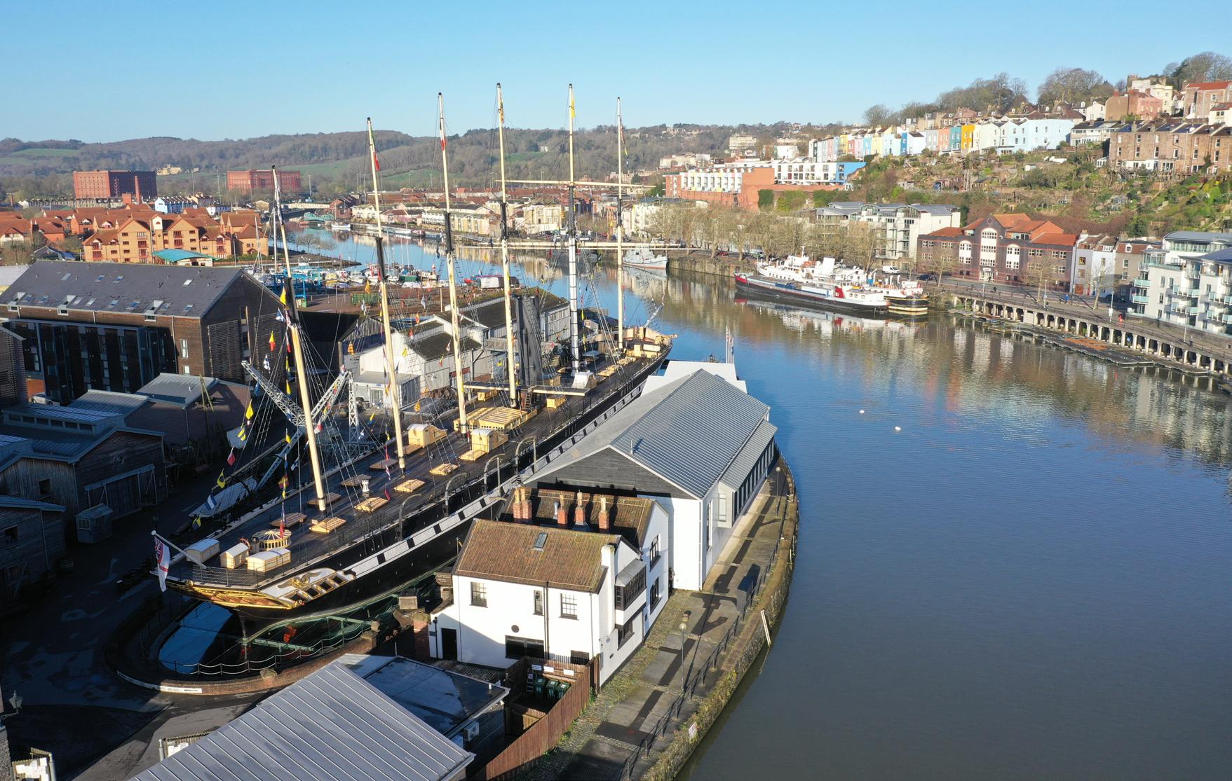 Cover for Immersive multimedia experience