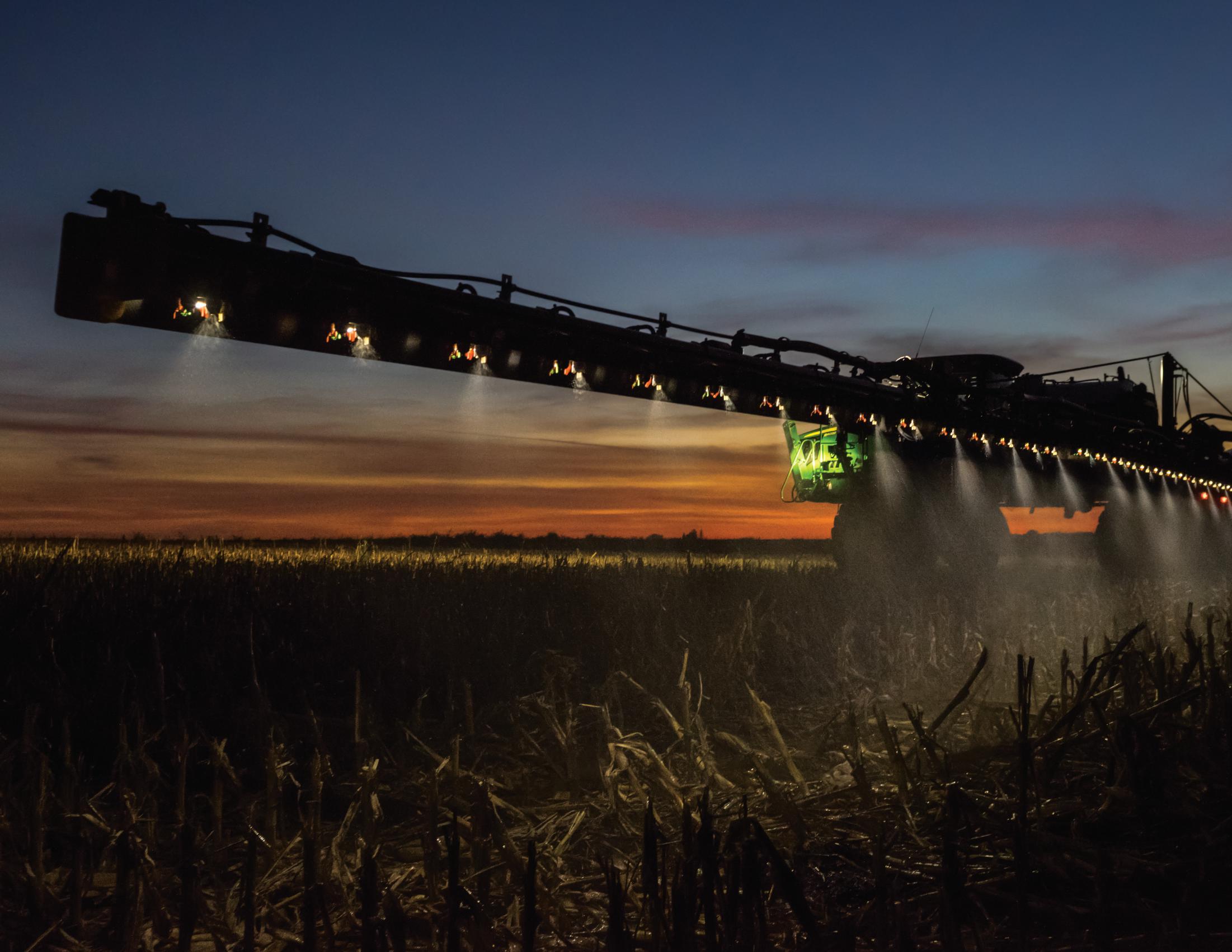 Cover for Cab . . . . . . . . . . . . . . . . . . . . . . . . . . . . . . . . . . . . . .4-5 Booms . . . . . . . . . . . . . . . . . . . . . . . . . . . . . . . . . . . 6-7 ExactApply™ Nozzle Control