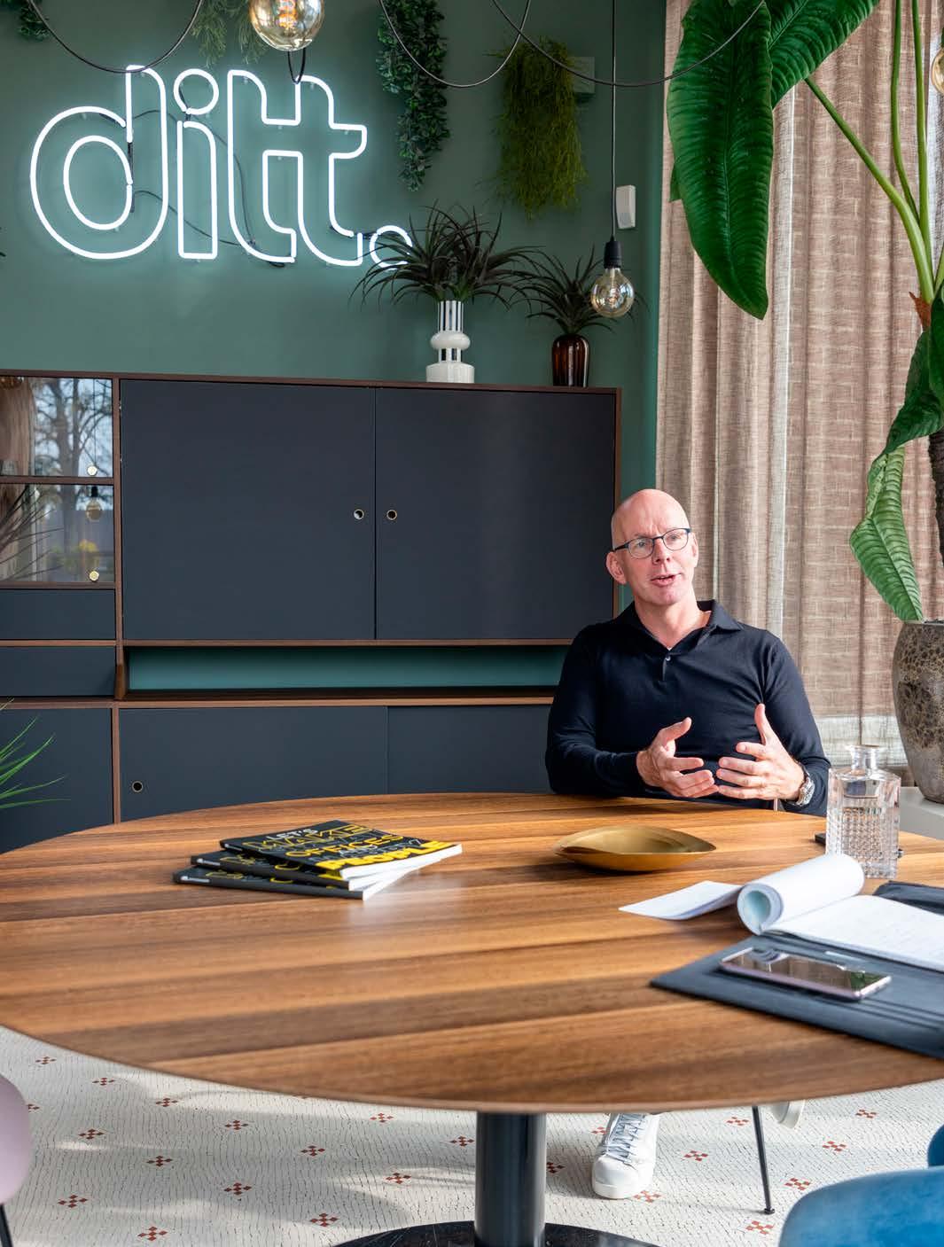 Cover for DITT Officemakers, full-service kantoorinrichter