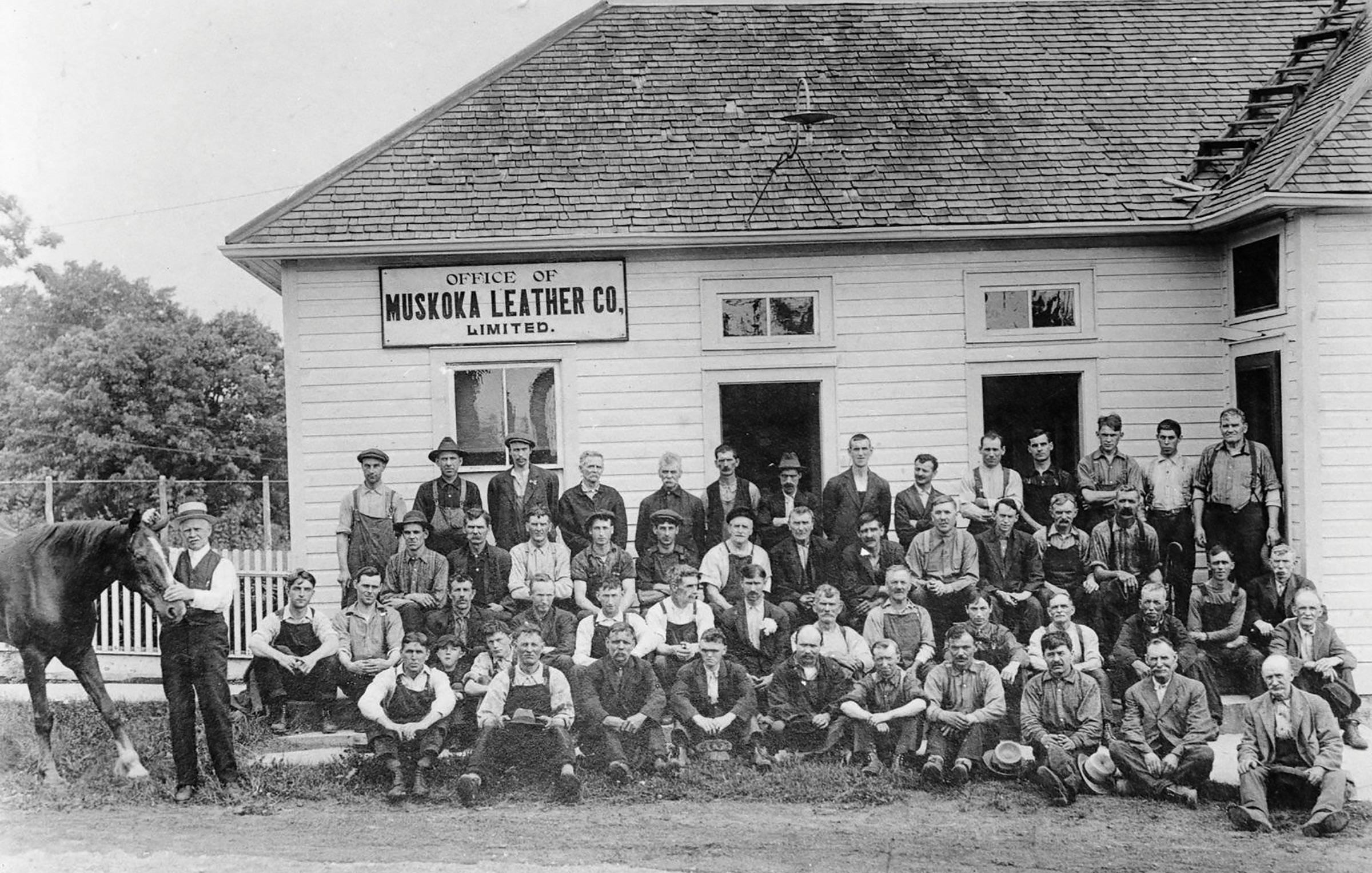 Cover for MUSKOKA LIVING