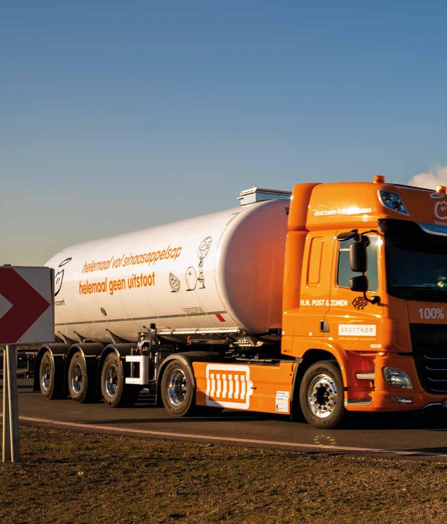 Cover for Op pad met een e-truck