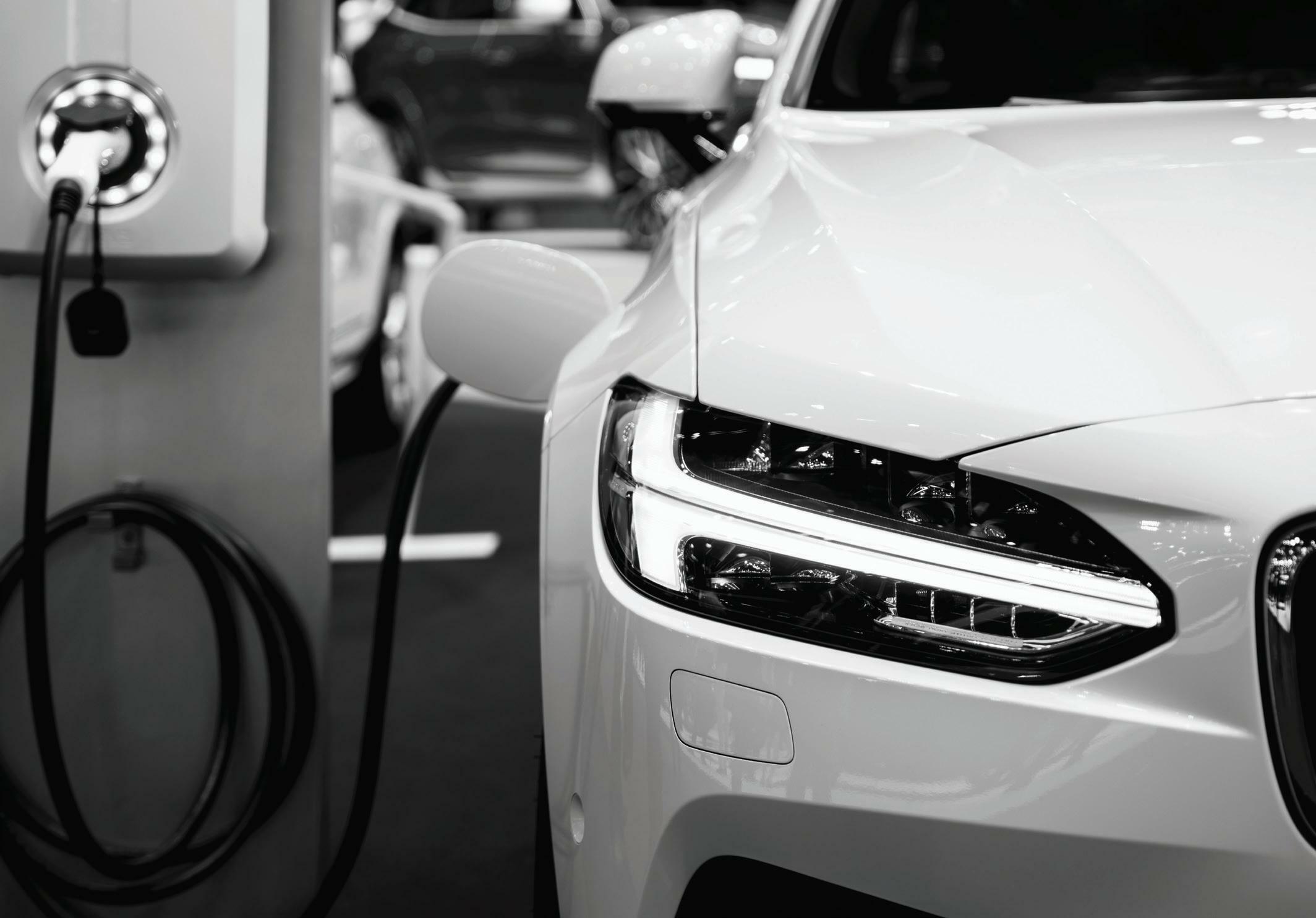 Cover for Transition strategies to decarbonise the movement of people