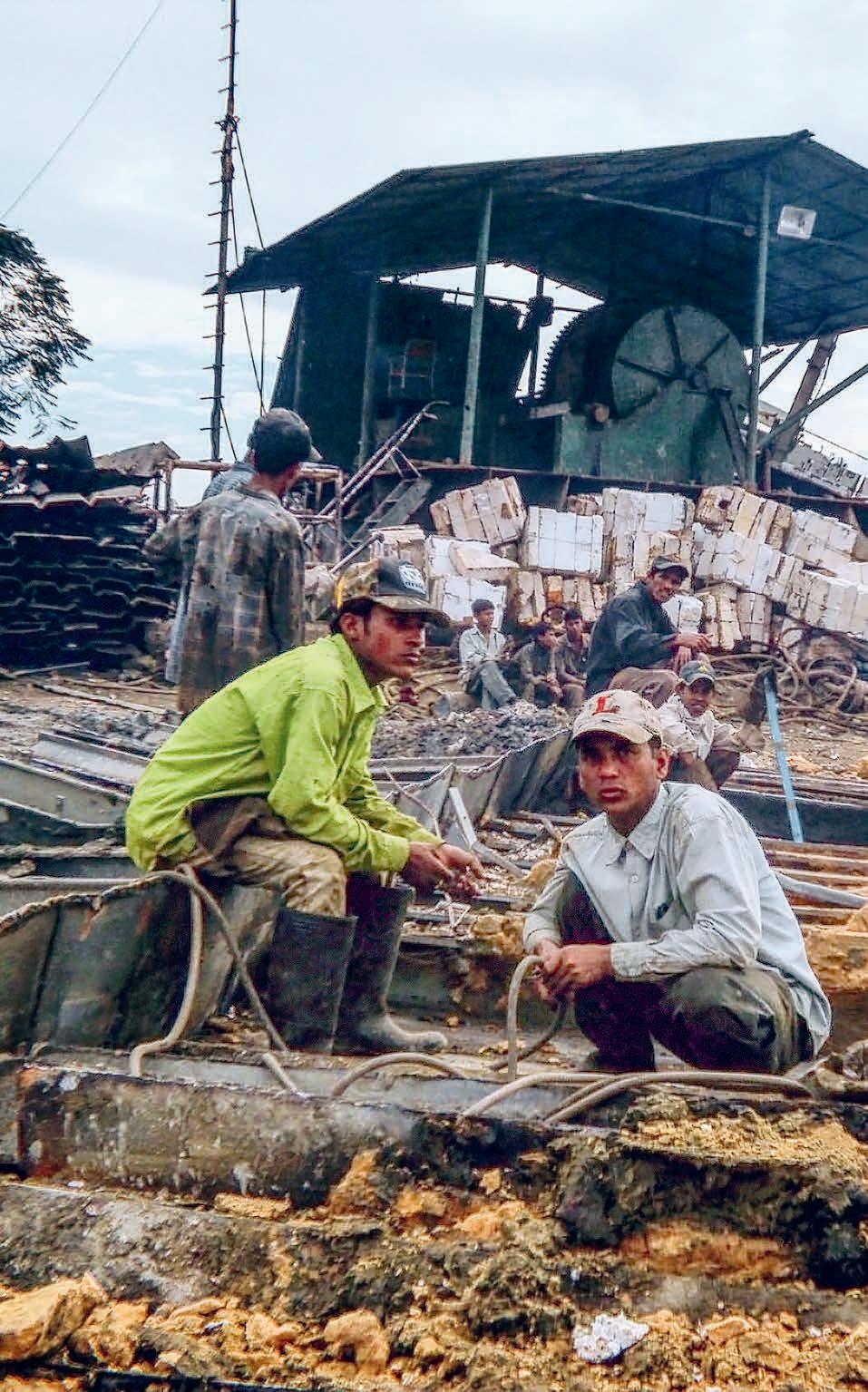 Cover for Asbest ist in Afrika und Asien immer noch weit verbreitet – mit tödlichen Folgen