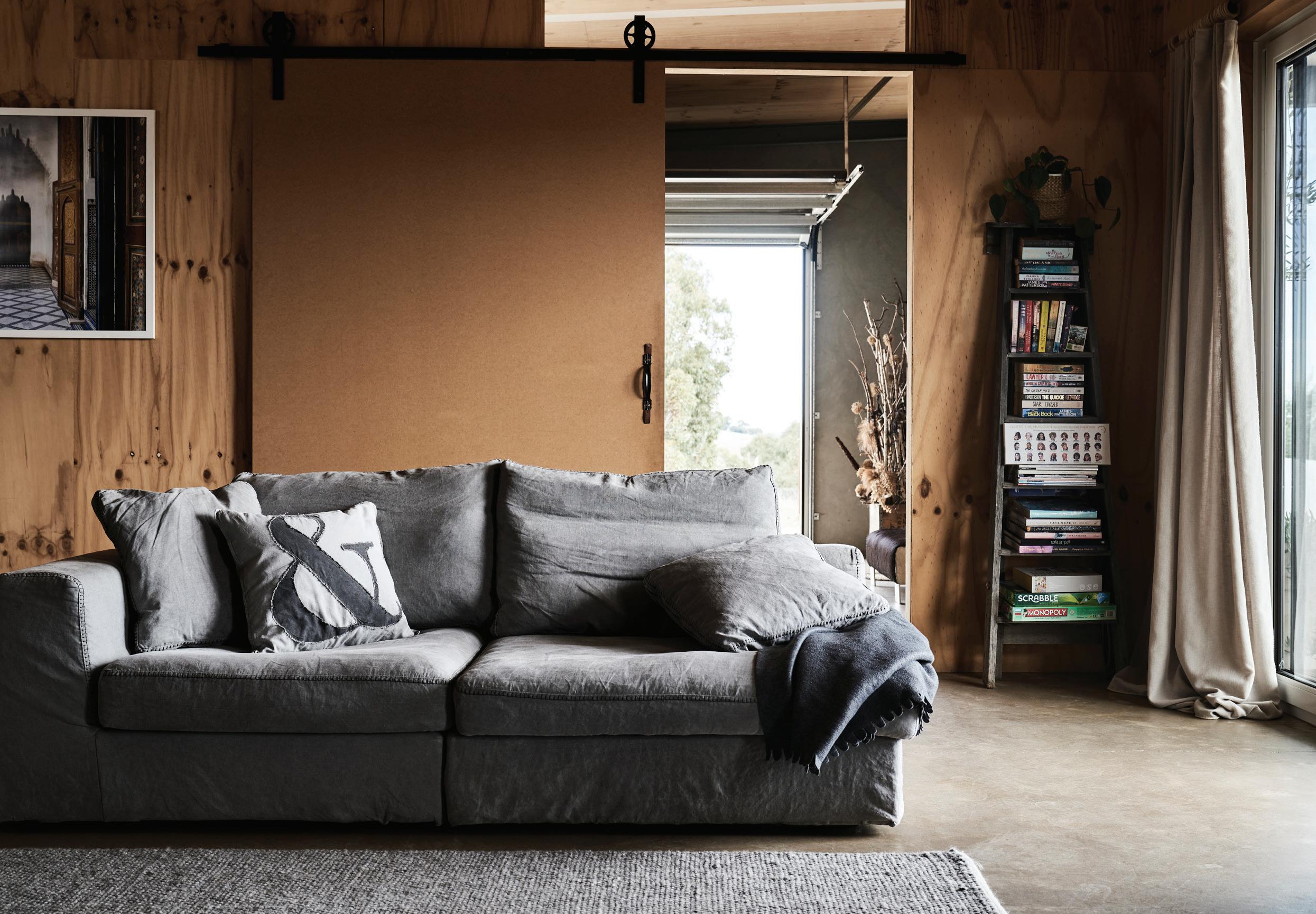 Cover for A picturesque setting