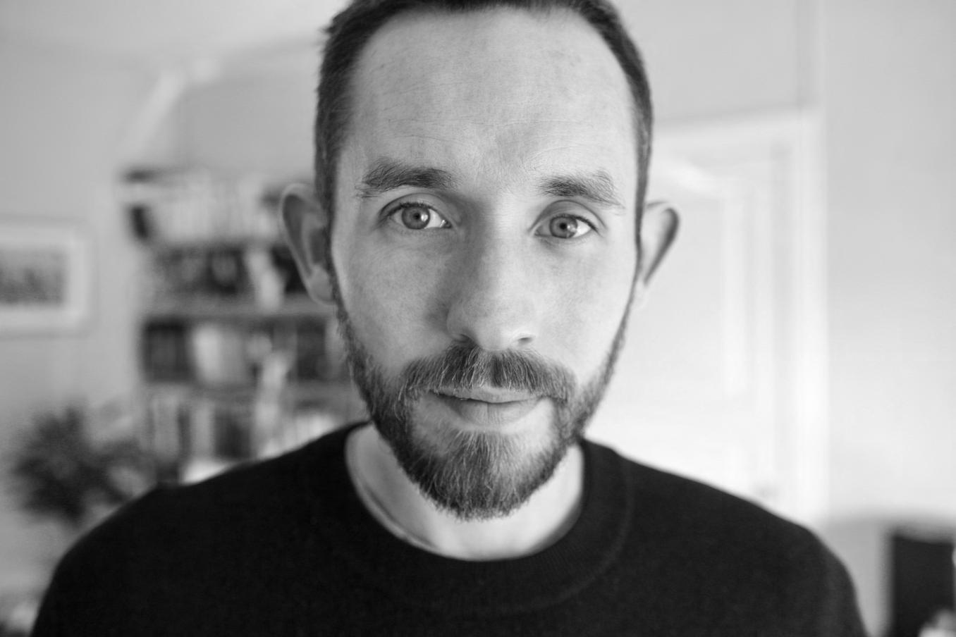 Cover for DISTANSE av Kristofer Grønskag