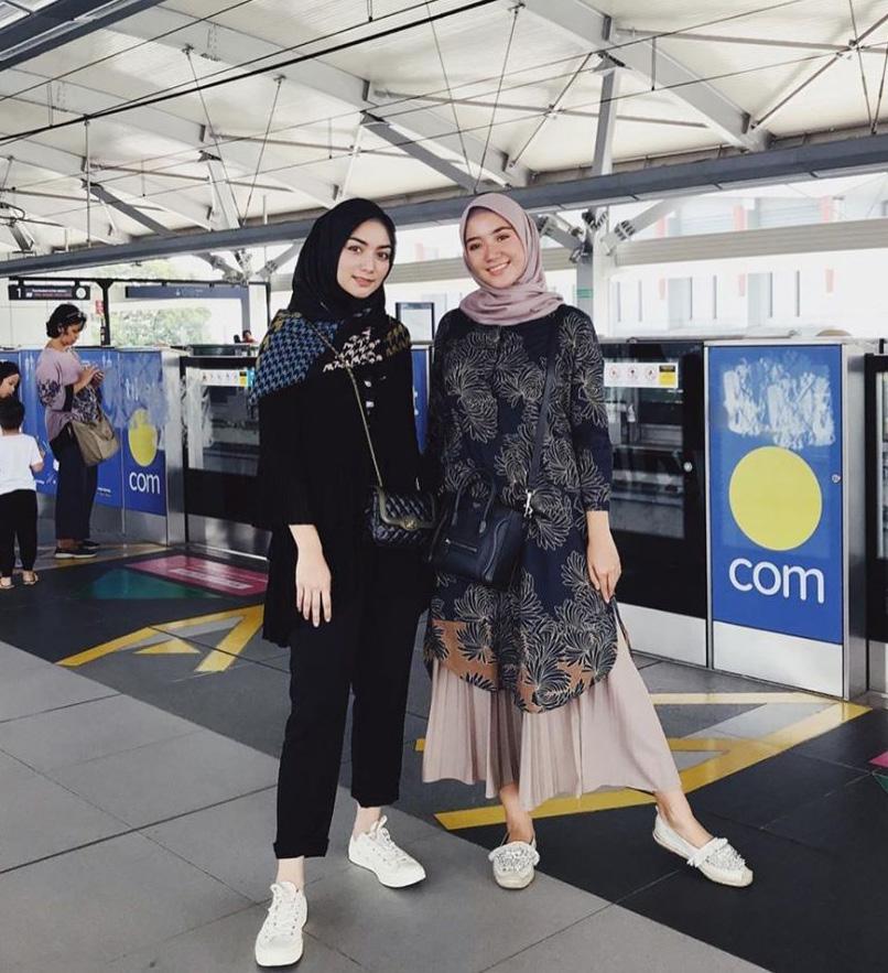 Tetap Modis Saat Naik Transportasi Umum - Issuu