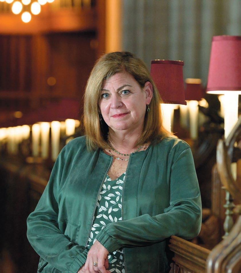 Ettore Bastianini is Rigoletto, leaving aside the monumental and extremely  beautiful voice he had, the understanding of Rigoletto's role is  magnificent, he is a jester and noble at the same time, so, image size:841x951