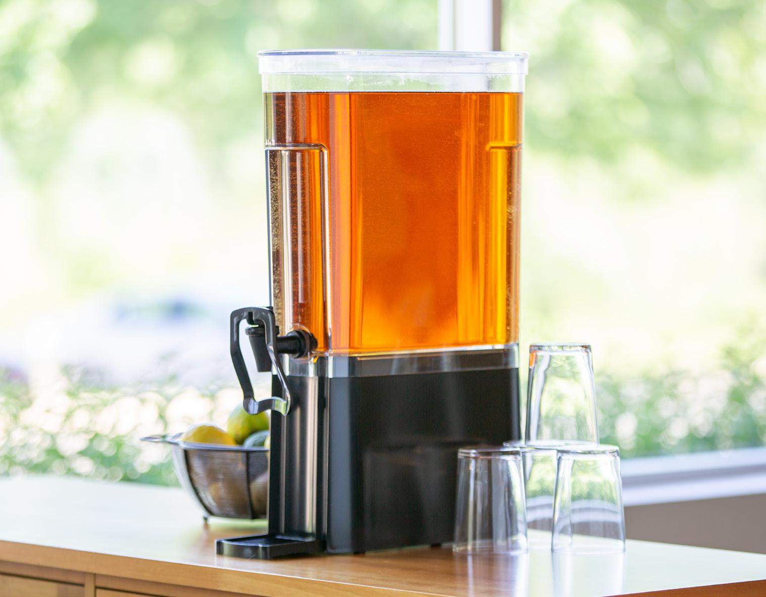 Pitchers Beverage Pitchers 67.6 Oz Plastic Pitcher with Anti-scalding  Handle and Lid for Household Square Cold Teapot Multifunctional Beverage  Kettle