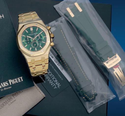 Stunning video footage of a (fantasy) yellow gold Rolex 'Hulk' Submariner