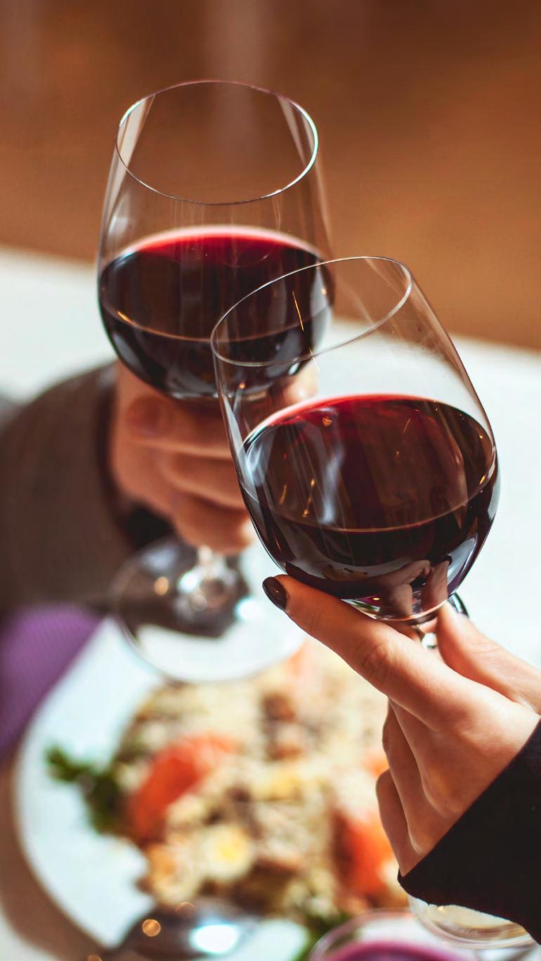 LUNCH AND TASTING IN VINEYARD