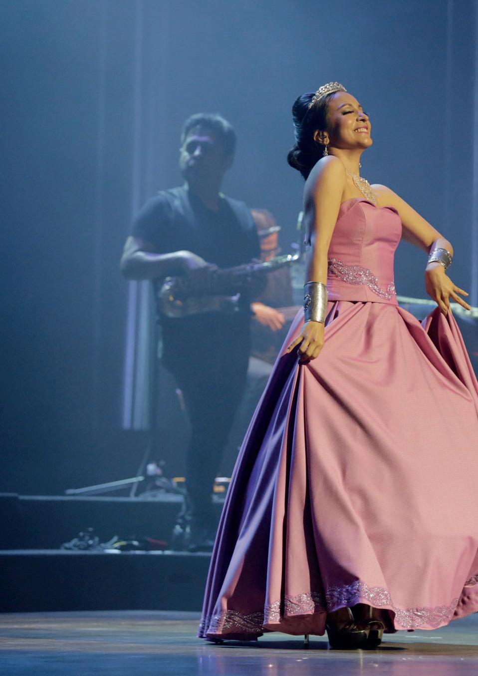 Sylvia Falcón Homenaje a Yma Sumac