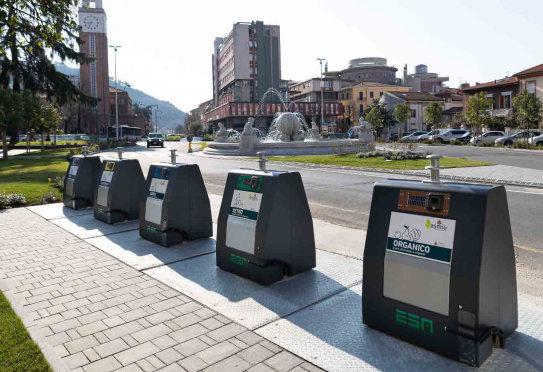 iDesign Cestino bagno, Pattumiera bagno in plastica dal design snello,  Cestino spazzatura ideale per la raccolta differenziata, grigio