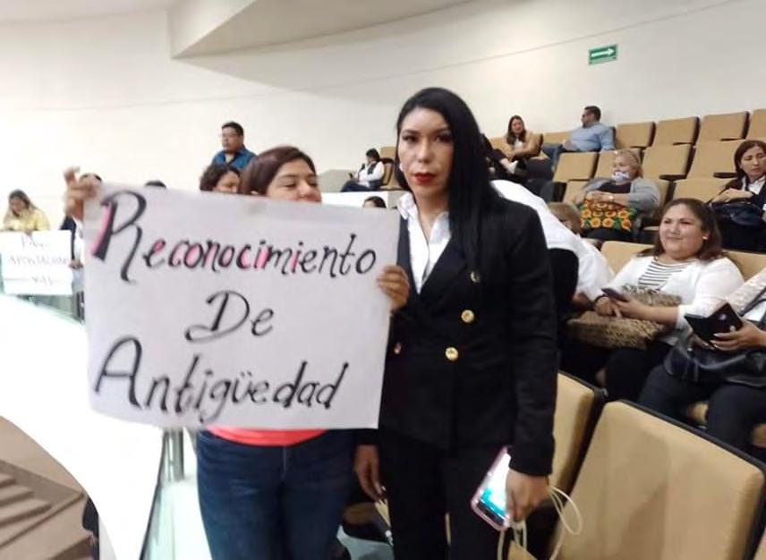 Cover for Buscan teachers mayores derechos laborales