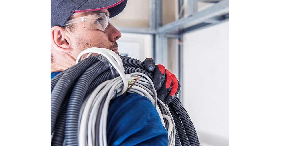 Basic Services To Expect From A Commercial Electrician by