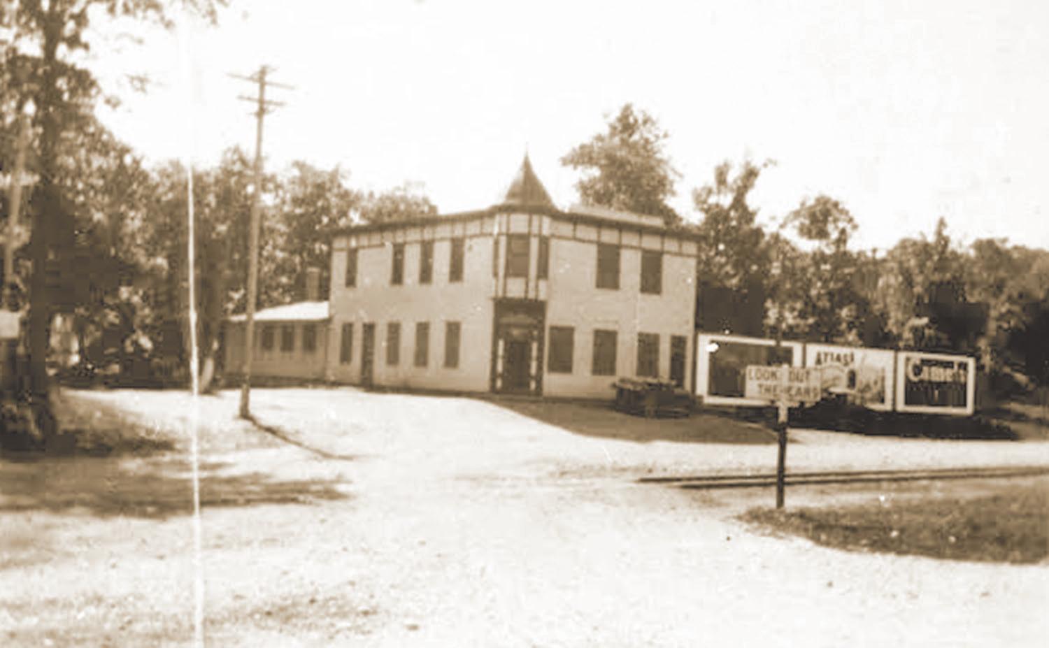 Twin Lakes Community Guide 2023 by Southern Lakes Newspapers / Rock Twin Lakes Community Guide 2023 by Southern Lakes Newspapers / Rock
