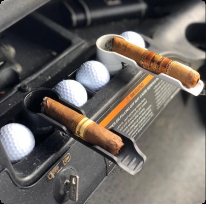 What are the Benefits of Smoking a Cigar with a Cigar Holder? by Green