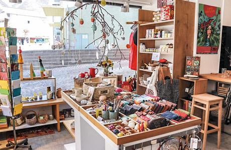 Cover for Ehrenamtlich mit sozialem Hintergrund tätig