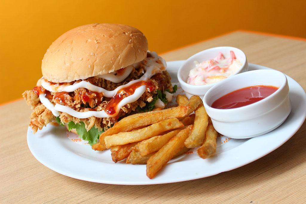 Rawalpindi Foodies Go Crazy for New Spicy Zinger Burger by Crispy Crust