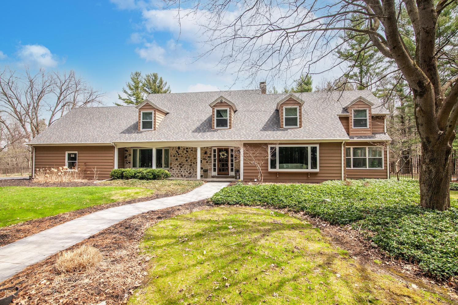 Gallagher Lake Country Real Estate MidRange Sold Brochure by