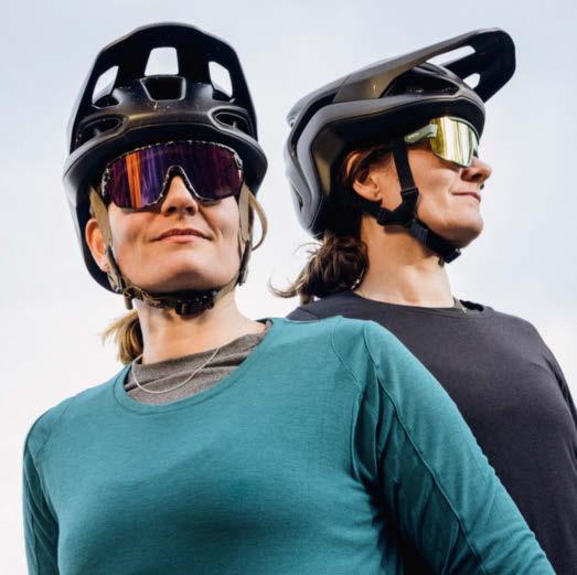 ZWEI FRAUEN VERSETZEN BERGE