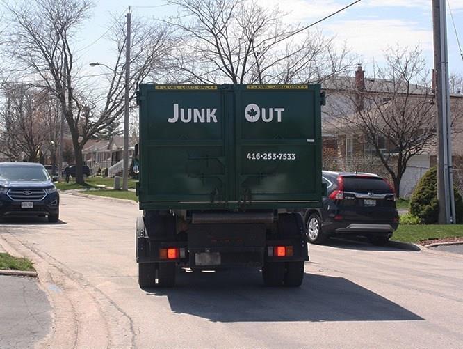 How to Choose the Right Garbage Bin Rental in Etobicoke by JunkOut Issuu