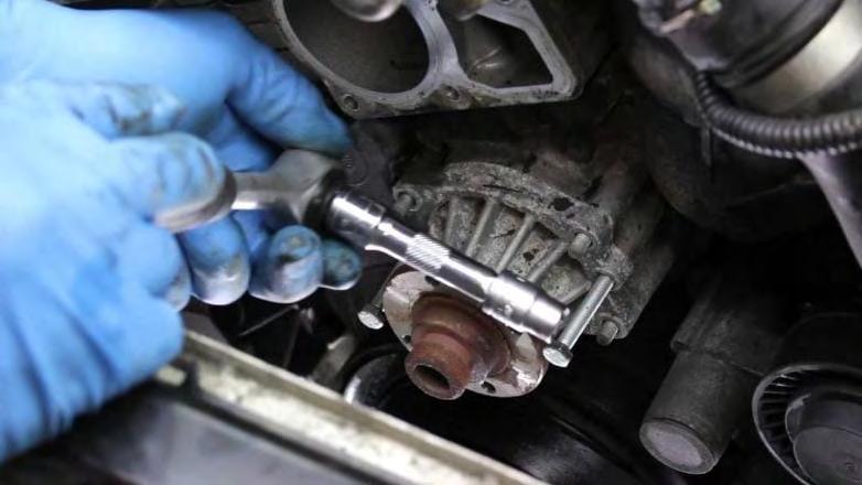 Cover for La bomba de agua reguladora de la temperatura