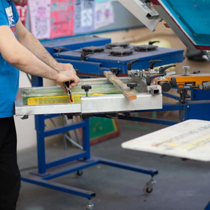 Silk screen printing in UAE by Alwan Silk Screen Issuu