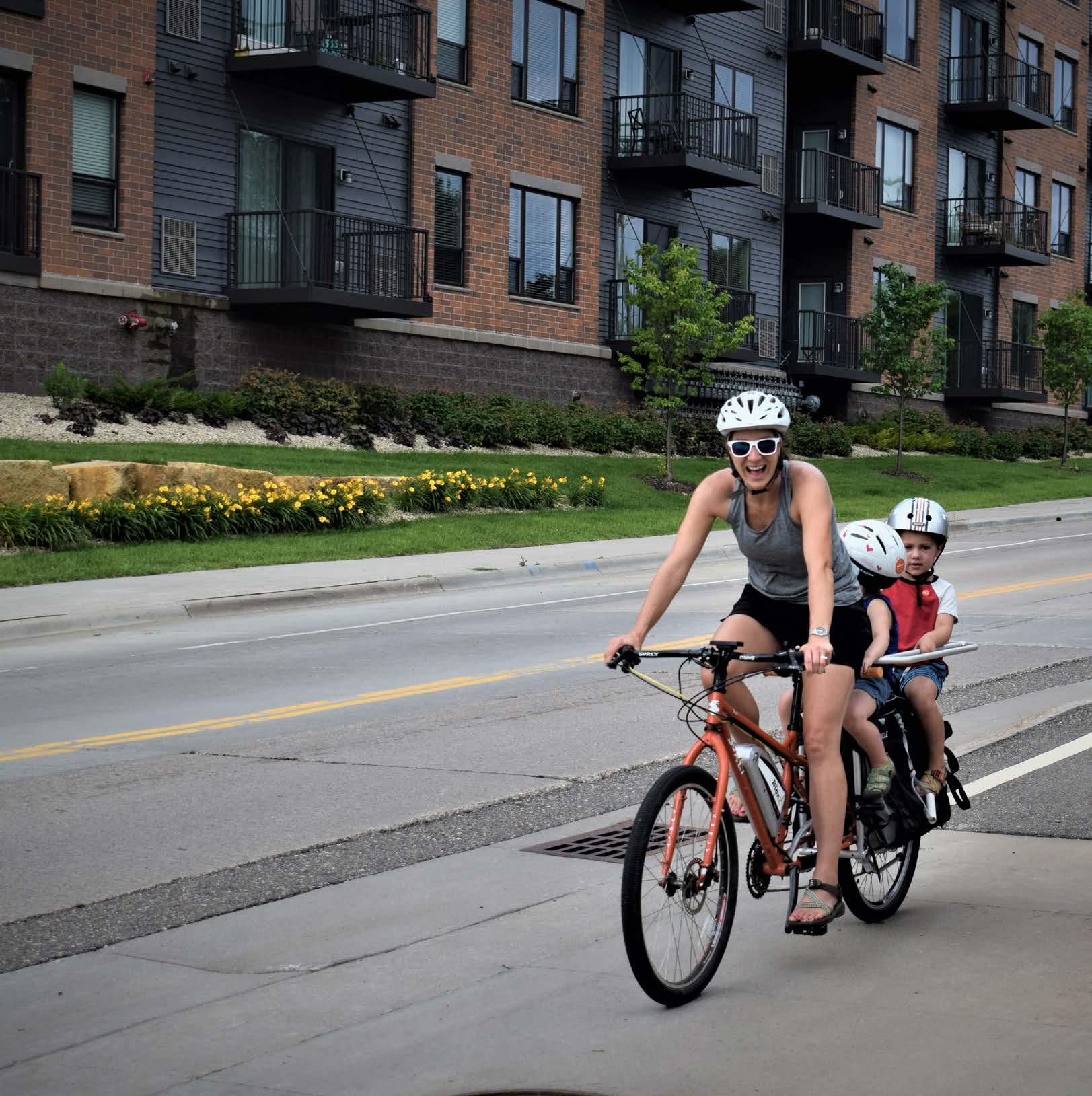 cdn./ap/pl/apple-and-onion-bmx-day