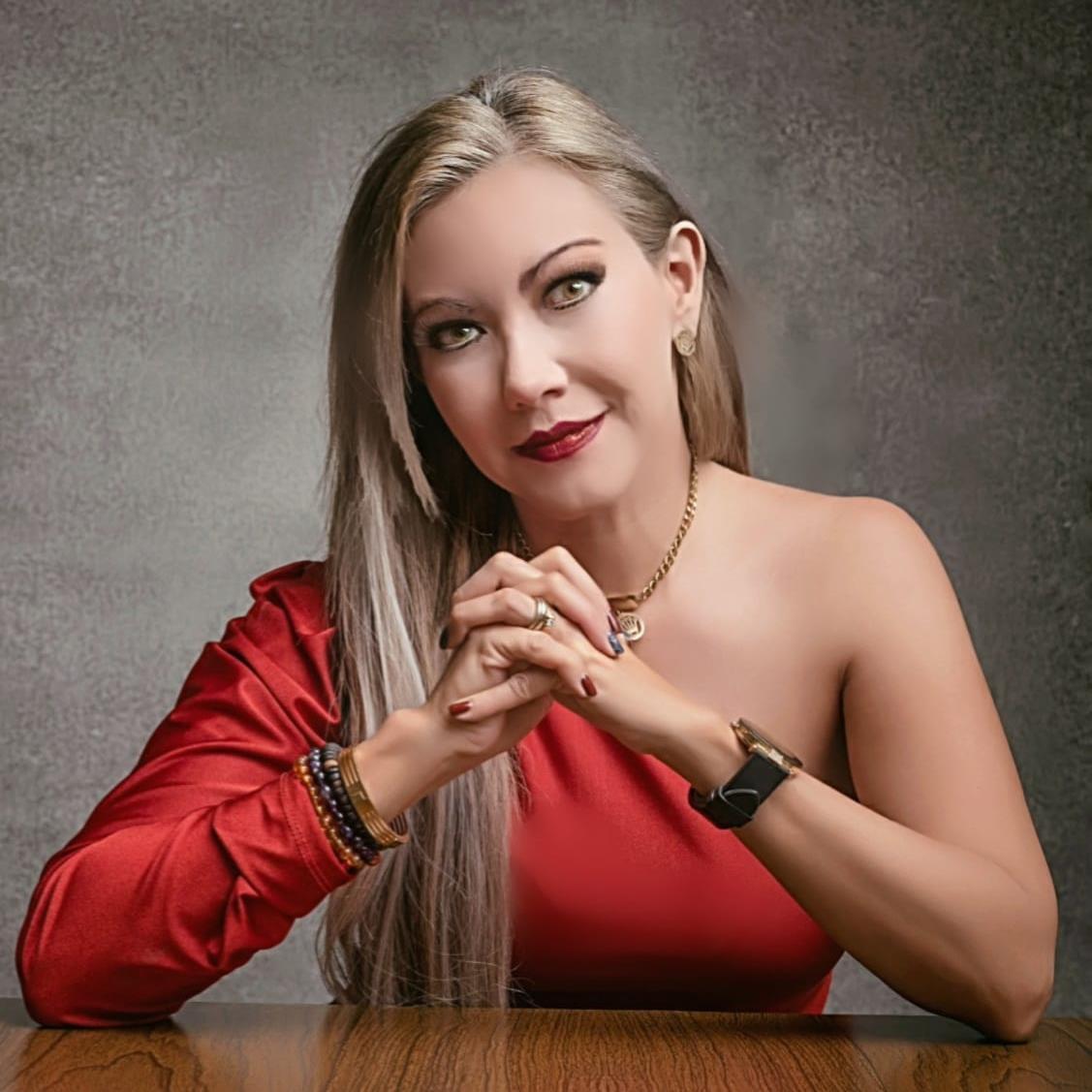 Business Woman | Kristen Medina | Edición Especial | CP Magazine by CP