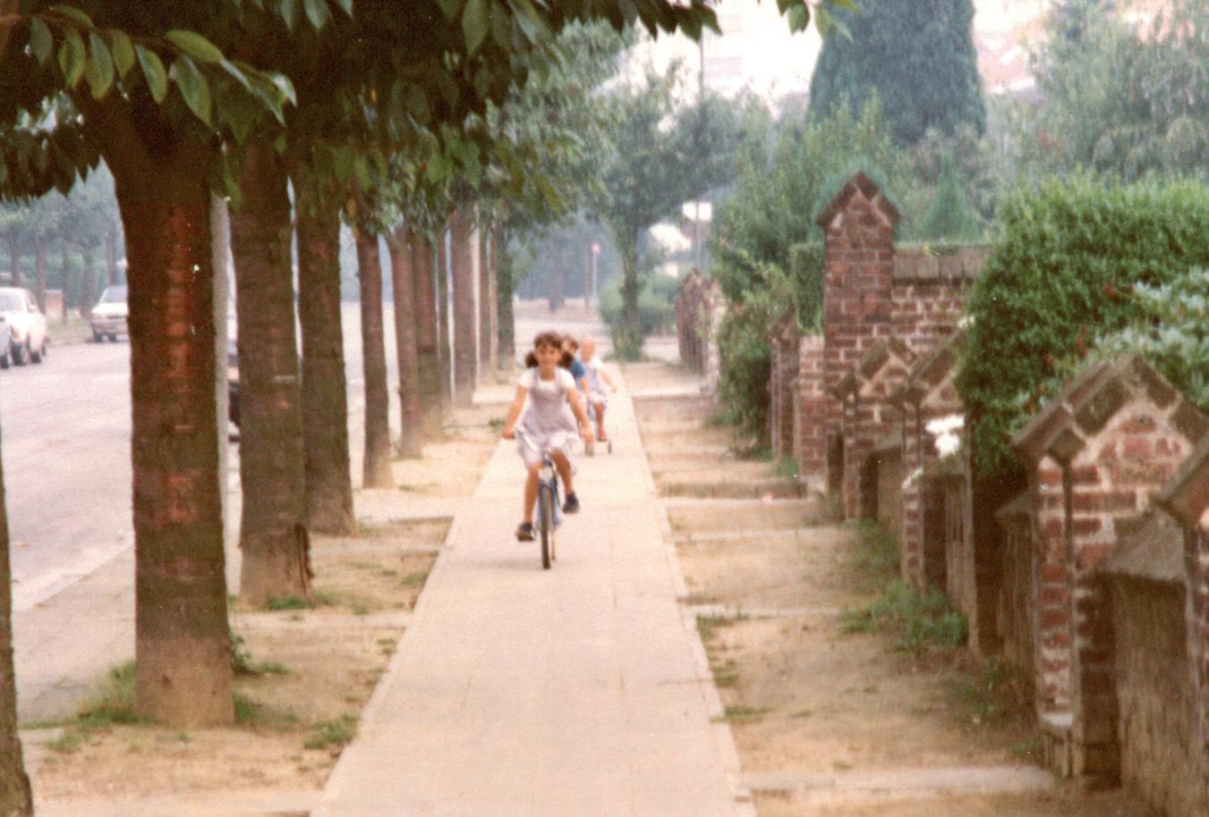 Rubriek Souvenir: Fietsende kinderen