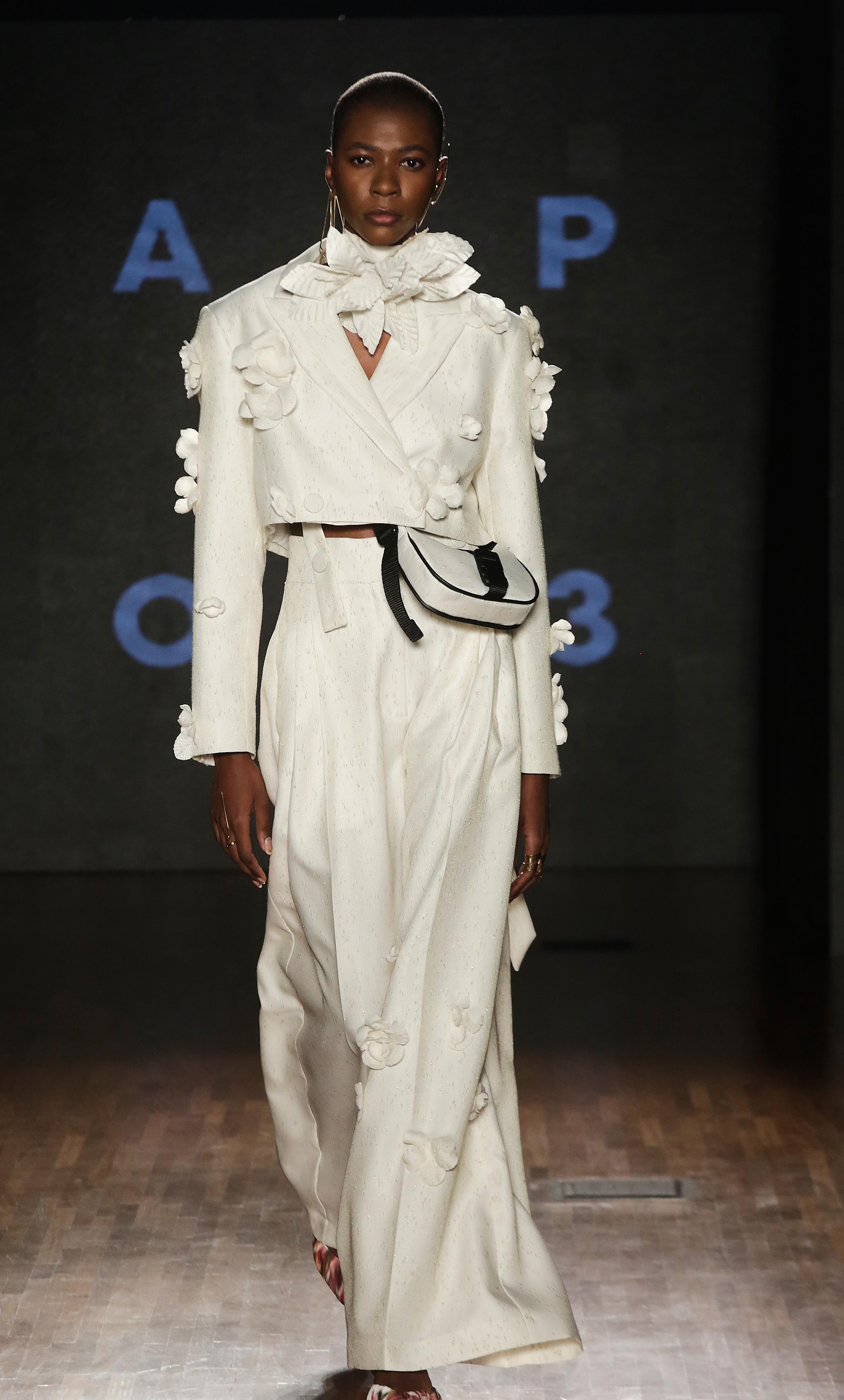 Cover for Alfaiataria, urgente