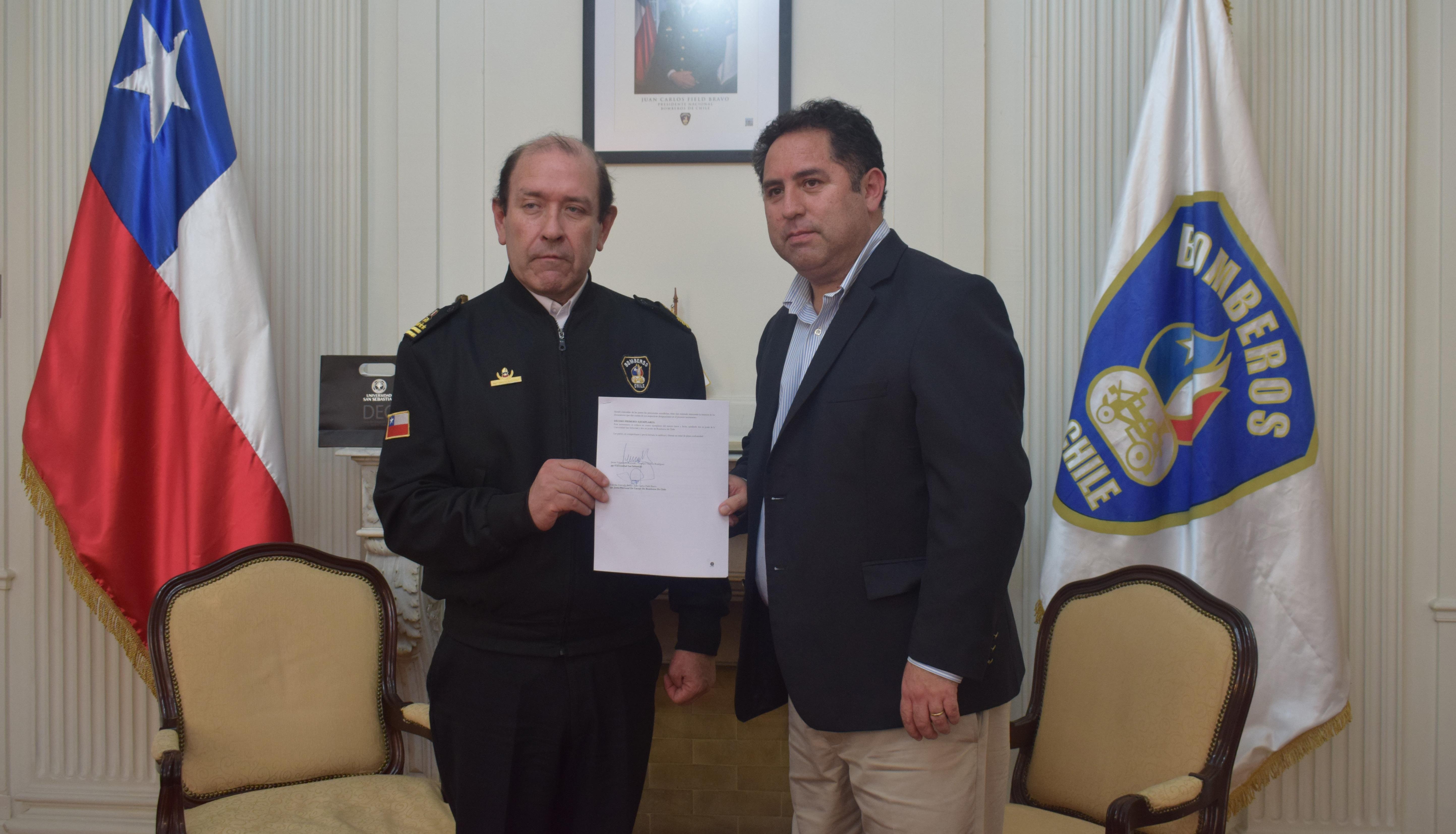 Cover for Desarrollo Estudiantil impulsa alianza en beneficio de la formación y capacitación de Bomberos de Chile