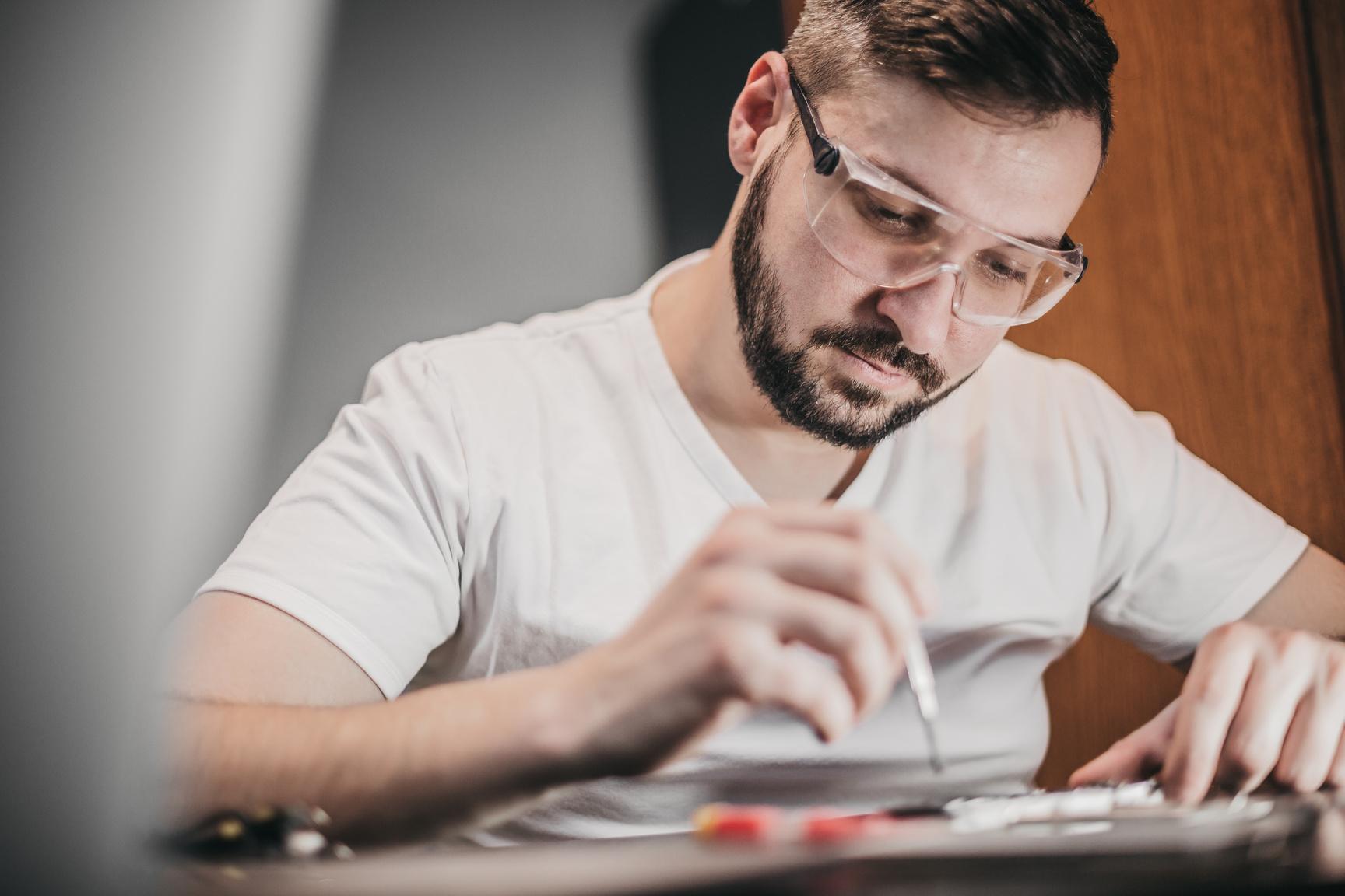 How to Repair a Monitor Screen? by Idsn Issuu