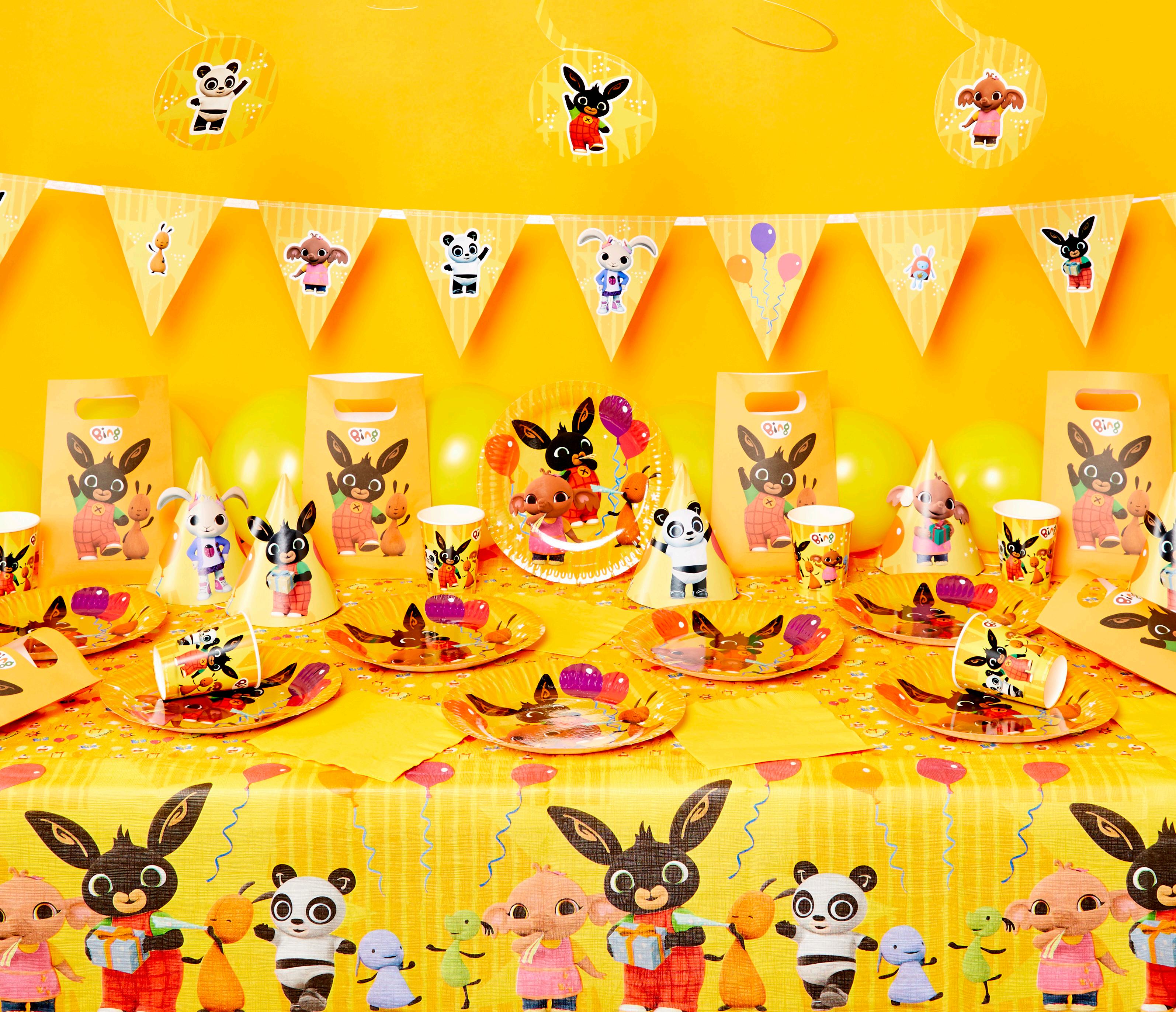  Mega Classic Pokemon Birthday Party Supplies Pack for 16 with  Pokemon Plates, Cups, Napkins, Table Cover, Birthday Candles, Add An Age  Banner, Swirls, Balloons, Blue Garland and Pin : Toys 