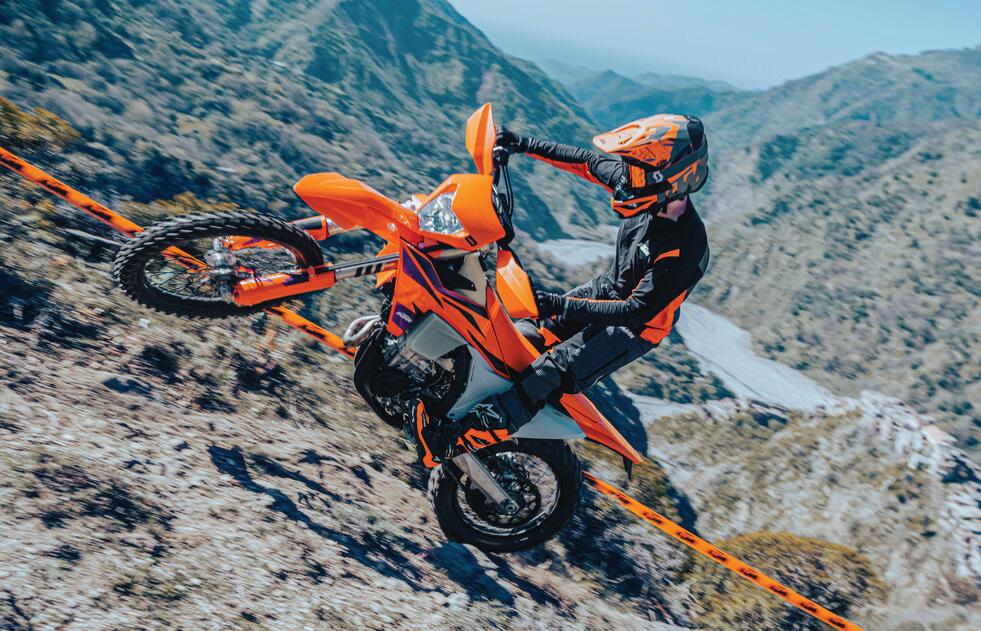 マウンテン Inside Motorcycles - Volume 26, Issue 02 by Inside Track