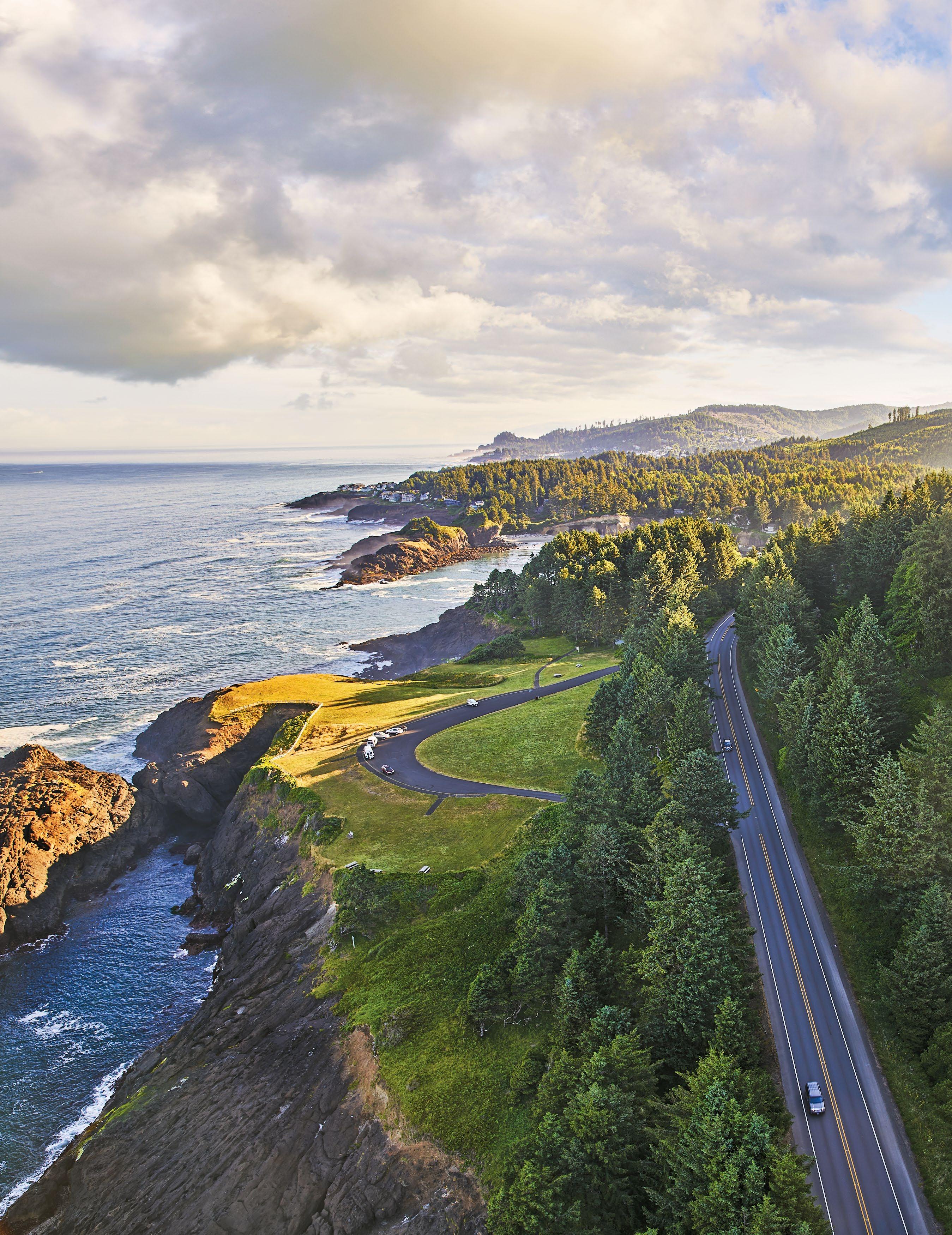 Take a zigzag road trip through the Columbia River Gorge – Here is Oregon 