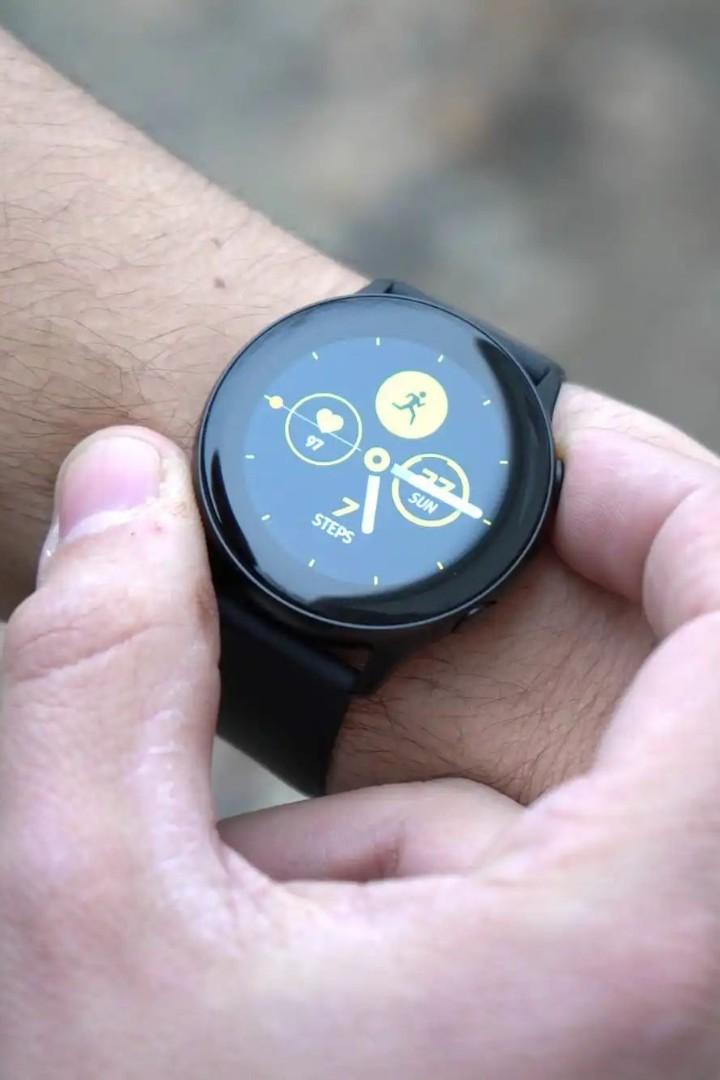 Top 10 SmartWatches of India by Rachit Issuu