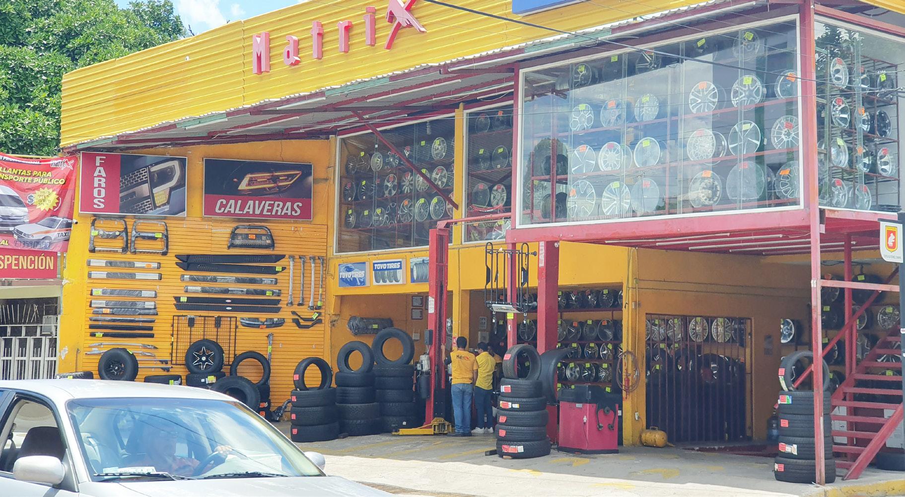 Cover for Atracan tienda de refacciones; se llevan la malla y equipo de cómputo