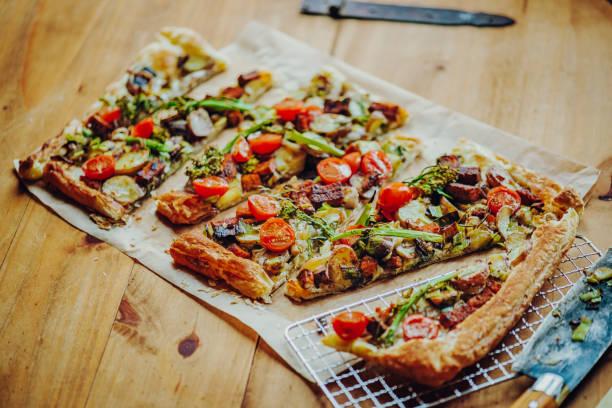 Eine Variation der Tradition: Flammkuchen mit Tomaten by TorstenKniza ... Eine Variation der Tradition: Flammkuchen mit Tomaten by TorstenKniza ...