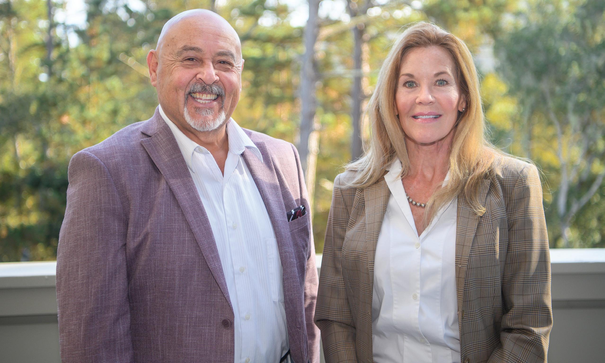 The he goes again , this spineless president, image size:2557x1536