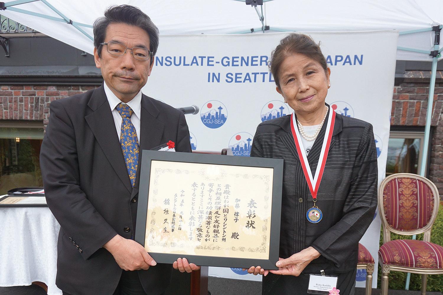 INTERVIEW: 異国の地、シアトルで日本の文化、心を広める 米国書道研究会シアトル支部長 加柴律子さん by シアトル日本語情報誌『ソイソース』  - Issuu, image size:1500x1000