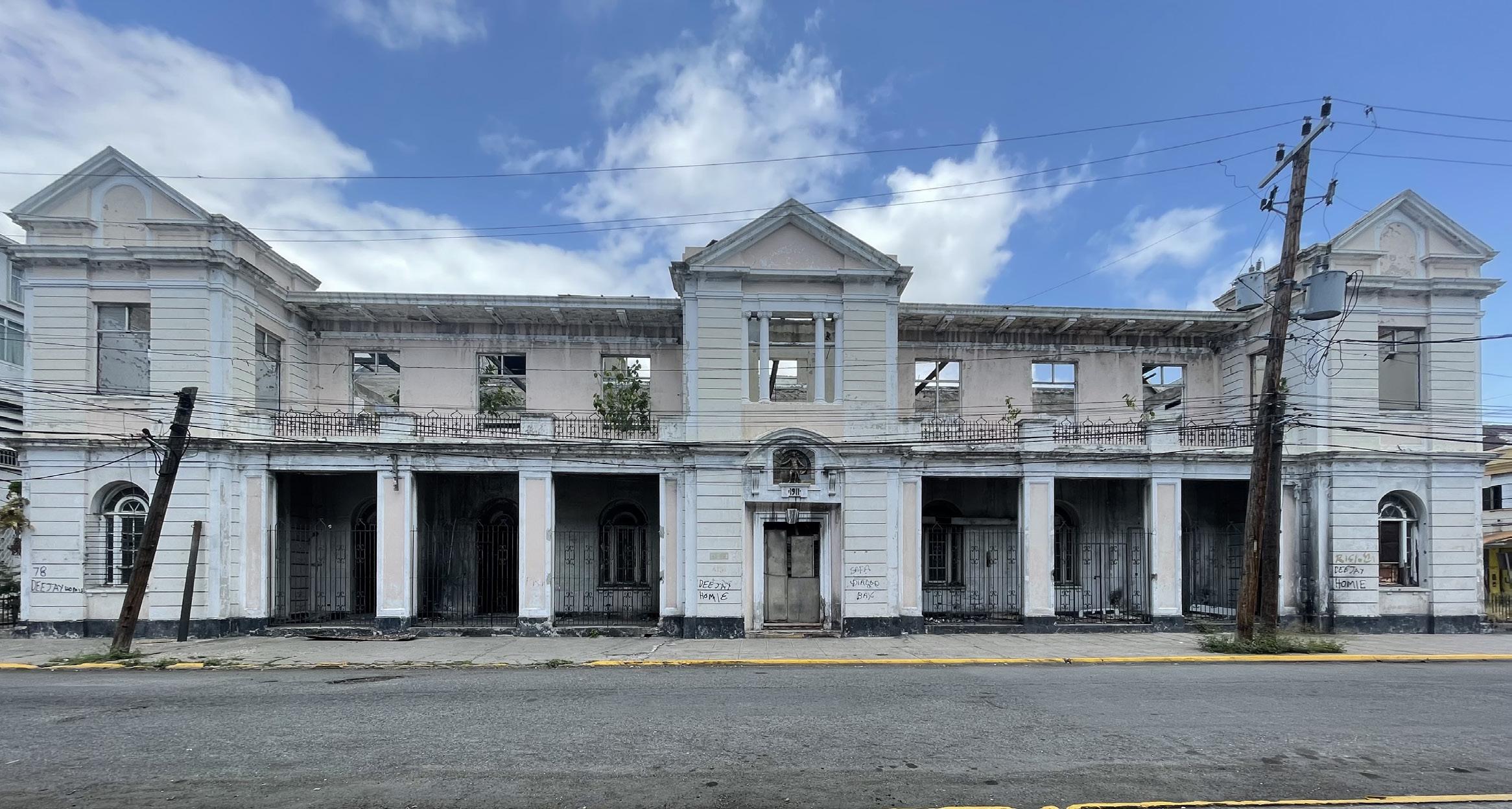 CLASS 'A' REAL ESTATE - Resort Apartment/Villa for Rent USD $3800 - Kingston  8 in Kingston \u0026 St. Andrew, image size:2332x1248