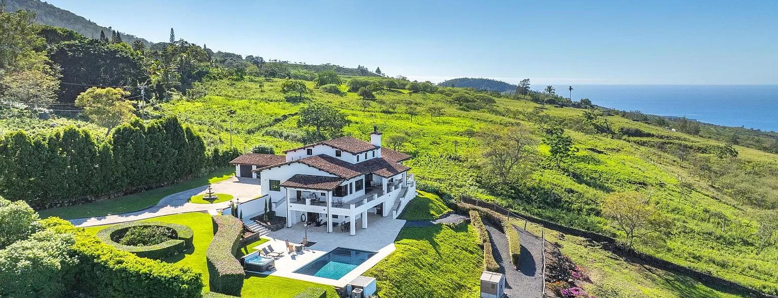 洋書 The Hawaiian House Hakalau Ocean Bluff Home – Moksha McClure REALTOR (S)