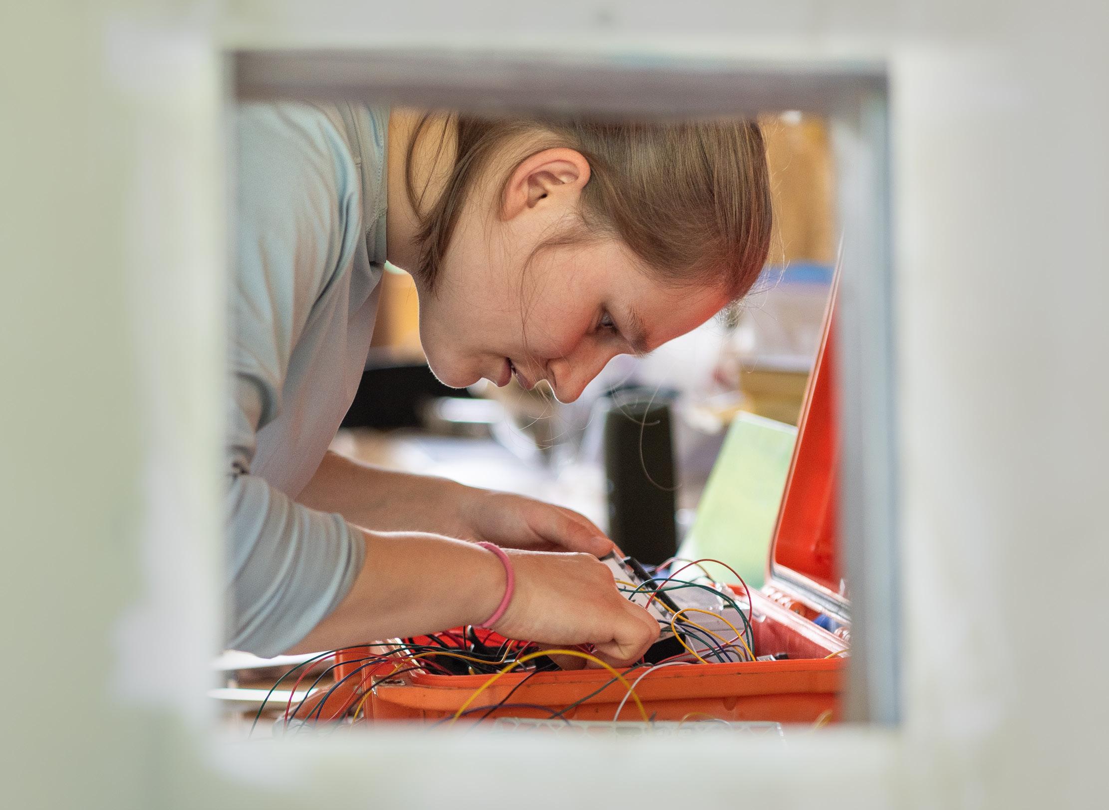 New to Engineering? No Problem. Research Assistant Zoë Dietrich builds her own carbonmonitoring chambers